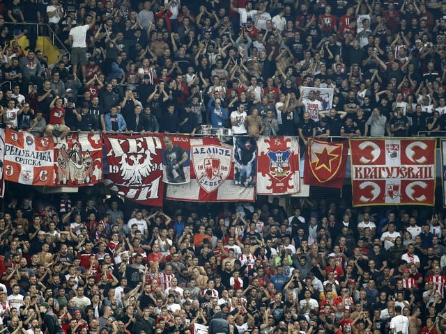 Fans von Roter Stern Belgrad. Fans von Roter Stern Belgrad.