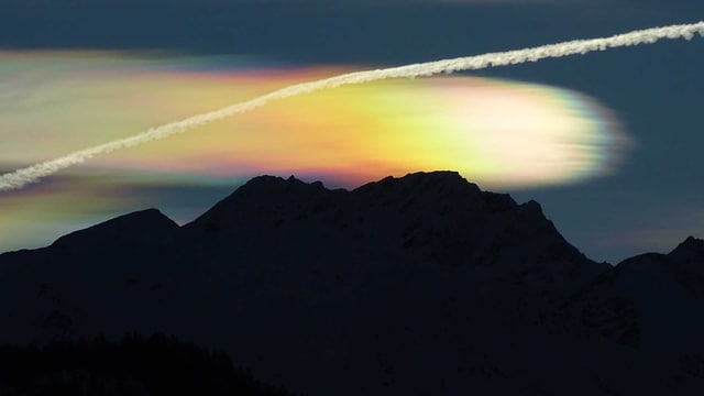 Am 10. Januar gab es in einer stürmischen Westströmung zahlreiche irisierende Wolken zu bewundern. Am 10. Januar gab es in einer stürmischen Westströmung zahlreiche irisierende Wolken zu bewundern.
