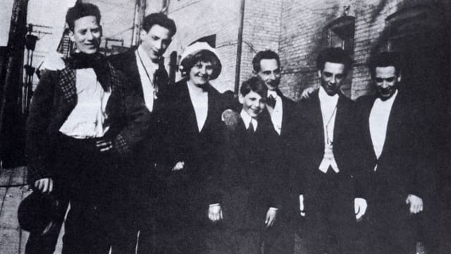 Die Marx-Familie posiert für ein Foto. Die Marx-Familie posiert für ein Foto.