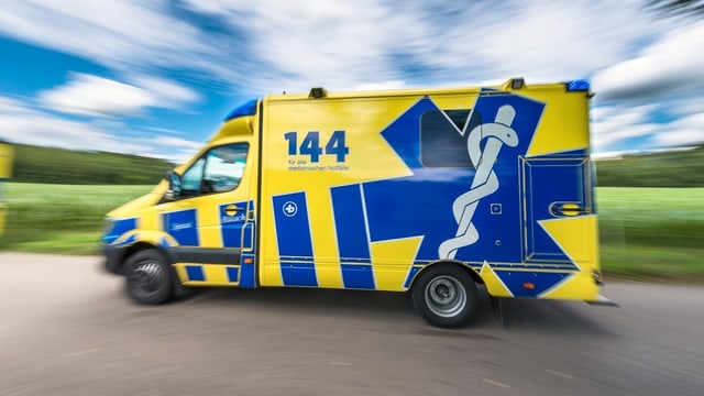 Ein Krankenwagen des Spitals Bülach im Einsatz. Ein Krankenwagen des Spitals Bülach im Einsatz.