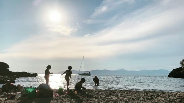 Mallorca ist nicht nur für sein Nachtleben bekannt, sondern auch für die idyllischen Buchten. Mallorca ist nicht nur für sein Nachtleben bekannt, sondern auch für die idyllischen Buchten.