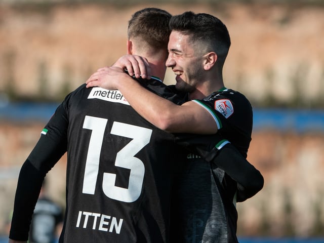 Zwei Spieler des FC St. Gallen. Zwei Spieler des FC St. Gallen.