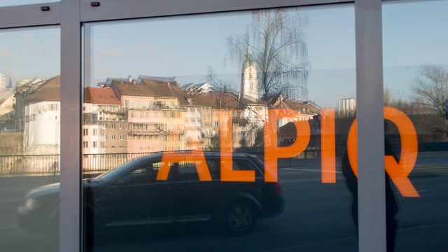 Glastüre mit der Aufschrift Alpiq Glastüre mit der Aufschrift Alpiq