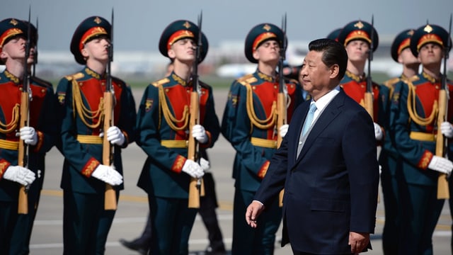 Xi Jinping nach seiner Ankunft am Moskauer Flughafen. Xi Jinping nach seiner Ankunft am Moskauer Flughafen.
