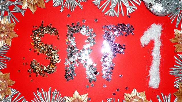 Weihnachtsfenster mit Radio SRF 1-Logo darin.
