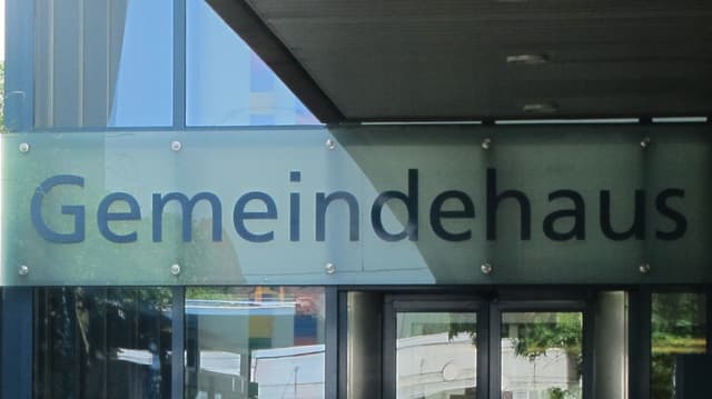 Aufschrift Gemeindehaus Aufschrift Gemeindehaus