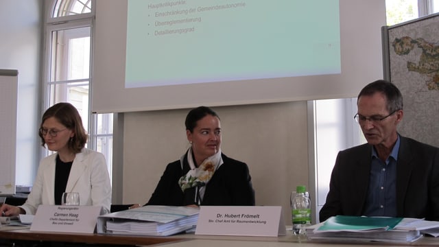 Regierungsrätin Carmen Haag (Mitte) bei der Präsentation des revidierten Richtplans in Frauenfeld. Regierungsrätin Carmen Haag (Mitte) bei der Präsentation des revidierten Richtplans in Frauenfeld.