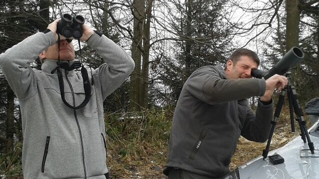 Alois Bissig und Werner Durrer am Stanserhorn am Wildbeobachten. Alois Bissig und Werner Durrer am Stanserhorn am Wildbeobachten.