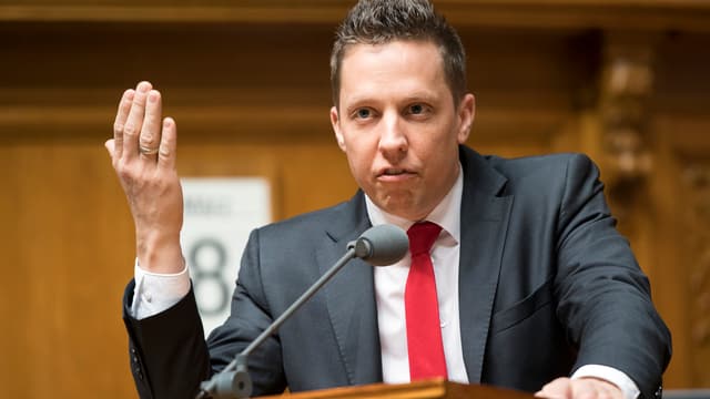 Christian Imark im Nationalratssaal am Rednerpult Christian Imark im Nationalratssaal am Rednerpult