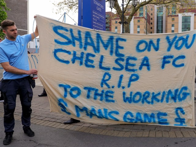 Die Chelsea-Fans protestieren gegen die Super-League-Pläne. Die Chelsea-Fans protestieren gegen die Super-League-Pläne.