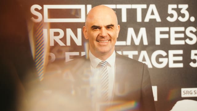 Alain Berset posiert auf der Eröffnung der Solothurner Filmtage für die Fotografen. Alain Berset posiert auf der Eröffnung der Solothurner Filmtage für die Fotografen.
