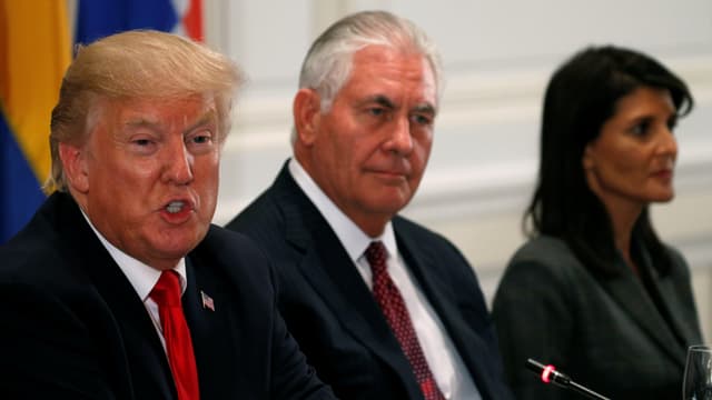 Trump, Tillerson, Haley sitzen nebeneinander. Trump, Tillerson, Haley sitzen nebeneinander.