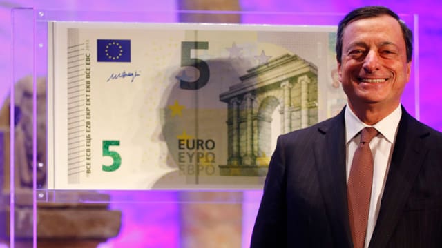 Mario Draghi präsentiert den neuen Euro-Geldschein Mario Draghi präsentiert den neuen Euro-Geldschein
