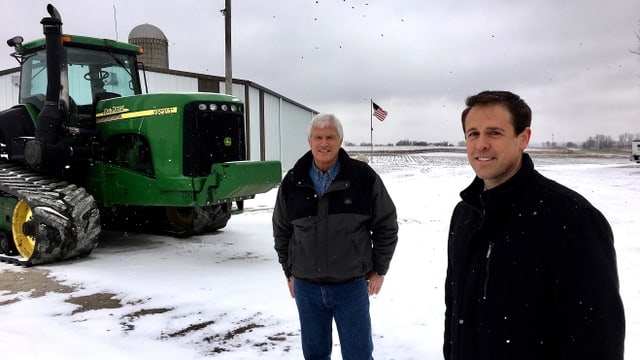 Grant Kimberley bewirtschaftet die Farm in der sechsten Generation. Hinter ihm steht Vater Rick. Grant Kimberley bewirtschaftet die Farm in der sechsten Generation. Hinter ihm steht Vater Rick.