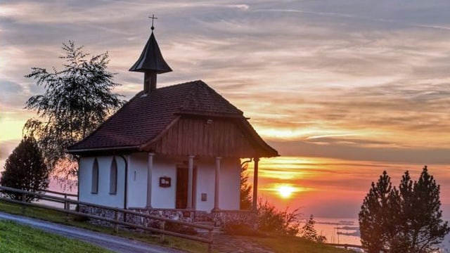 Kappelle vor Sonnenuntergang. Kappelle vor Sonnenuntergang.