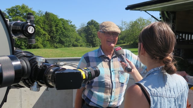 Mann, Frau, Mikrofon, Interview Mann, Frau, Mikrofon, Interview
