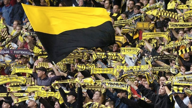 YB-Fans feiern einen Sieg. YB-Fans feiern einen Sieg.