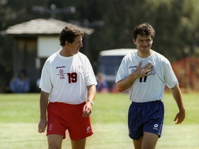 Roy Hodgson mit Stéphane Chapuisat vor der WM 1994. Roy Hodgson mit Stéphane Chapuisat vor der WM 1994.