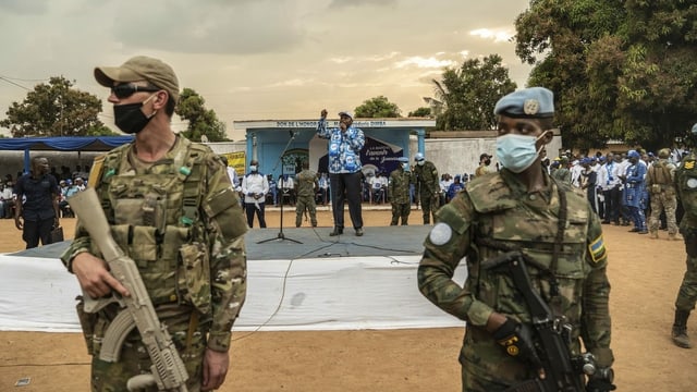Der amtierende Präsident Faustin-Archange Touadéra bei einer Rede am 12. Dezember in Bangui. Der amtierende Präsident Faustin-Archange Touadéra bei einer Rede am 12. Dezember in Bangui.