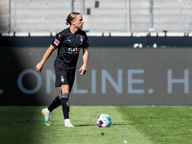 Michael Lang im Testspiel gegen Greuther Fürth Ende August. Michael Lang im Testspiel gegen Greuther Fürth Ende August.