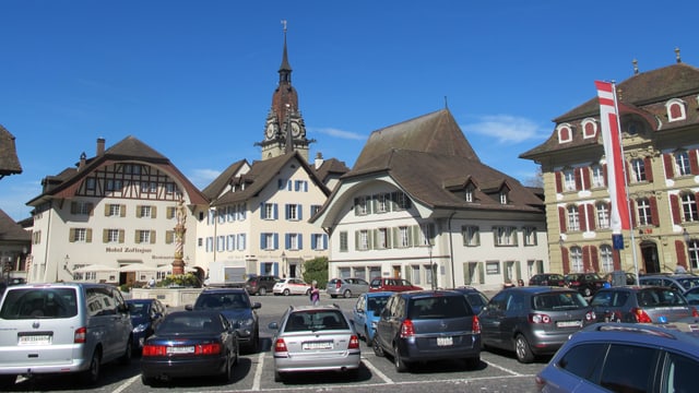 Thutplatz vollparkiert Thutplatz vollparkiert