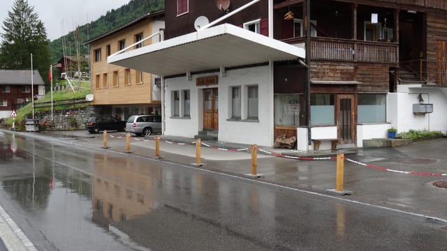 l'anteriur tancadi da Saas senza distributurs da benzin. l'anteriur tancadi da Saas senza distributurs da benzin.
