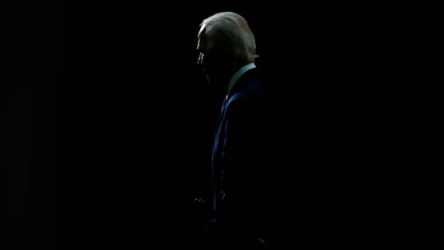 Biden im Schatten. Biden im Schatten.