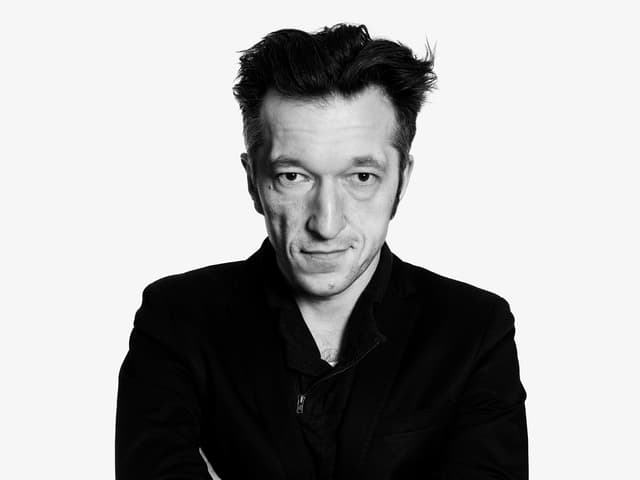 Ein Schwarz-weiss-Bild des Schriftstellers Lukas Bärfuss. Ein Schwarz-weiss-Bild des Schriftstellers Lukas Bärfuss.