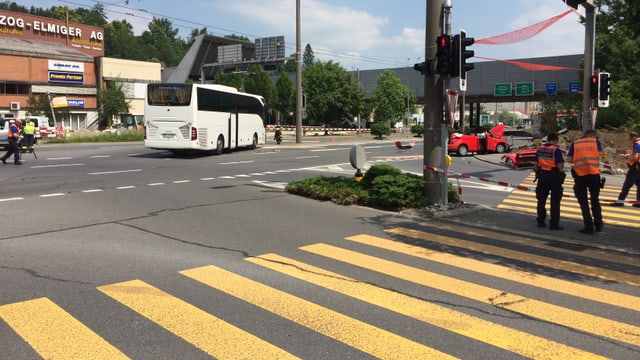 Dieser weisse Car verunfallte auf der Autobahneinfahrt in Kriens. Dieser weisse Car verunfallte auf der Autobahneinfahrt in Kriens.