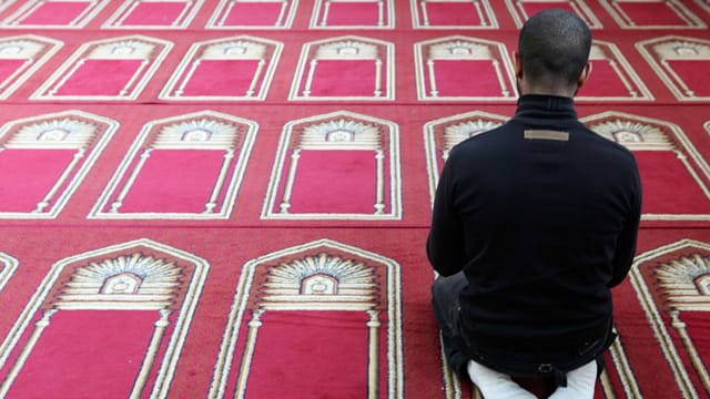 Muslim beim Gebet Muslim beim Gebet