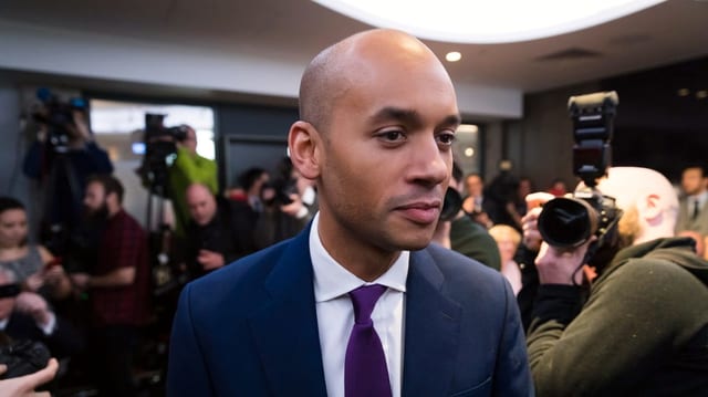 Umunna in Anzug. Umunna in Anzug.