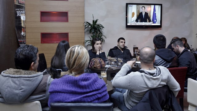 Junge Zyprer in Nikosia. (reuters) Junge Zyprer in Nikosia. (reuters)