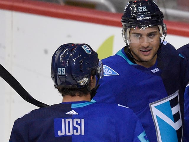 Roman Josi und Nino Niederreiter bejubeln im Dress des Team Europe einen Treffer. Roman Josi und Nino Niederreiter bejubeln im Dress des Team Europe einen Treffer.