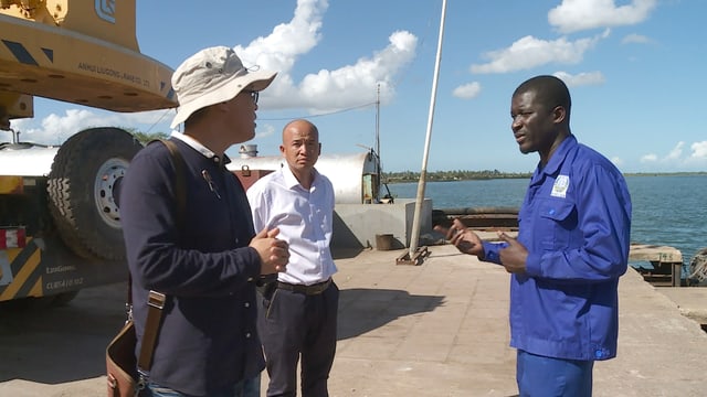 Der Bürgermeister besichtigt einen chinesischen Hafen. Der Bürgermeister besichtigt einen chinesischen Hafen.