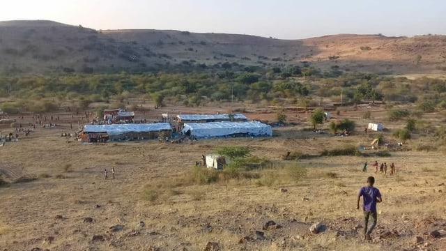 Mitten in der Steppe im sudanesischen Grenzgebiet liegen zwei Flüchtlingslager. Mitten in der Steppe im sudanesischen Grenzgebiet liegen zwei Flüchtlingslager.