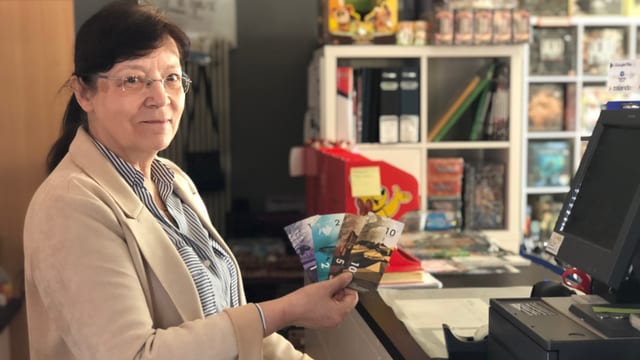 Madge Mevillot zeigt stolz ihre Farinets. Madge Mevillot zeigt stolz ihre Farinets.