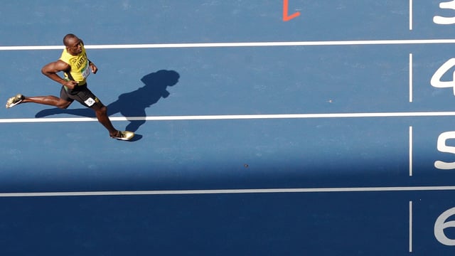 Usain Bolt läuft ins Ziel. Usain Bolt läuft ins Ziel.