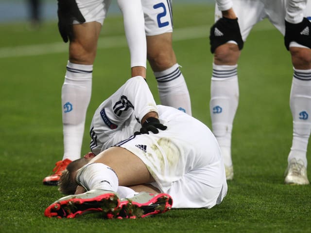Dynamos Andrej Jarmolenko verletzt sich im Dezember gegen Maccabi Tel Aviv. Dynamos Andrej Jarmolenko verletzt sich im Dezember gegen Maccabi Tel Aviv.