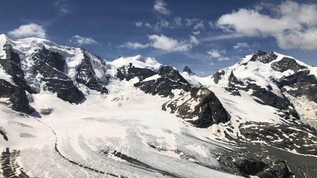 Blick von der Diavolezza zur Berninegruppe. Blick von der Diavolezza zur Berninegruppe.