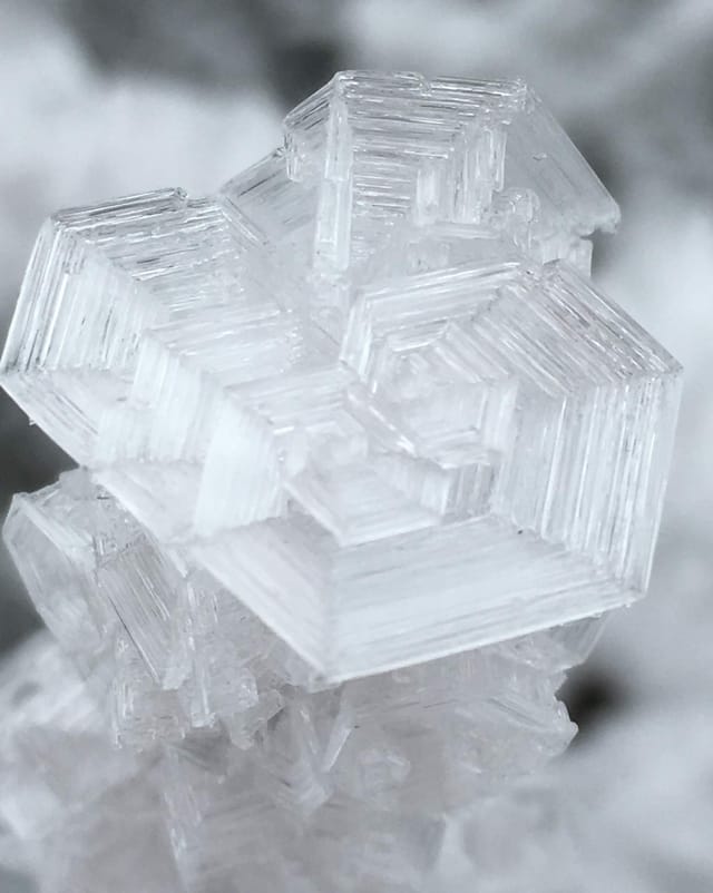 Geometrisches Eisgebilde
