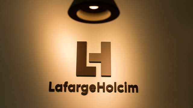 LafargeHolcim-Logo mit Lampe oben LafargeHolcim-Logo mit Lampe oben