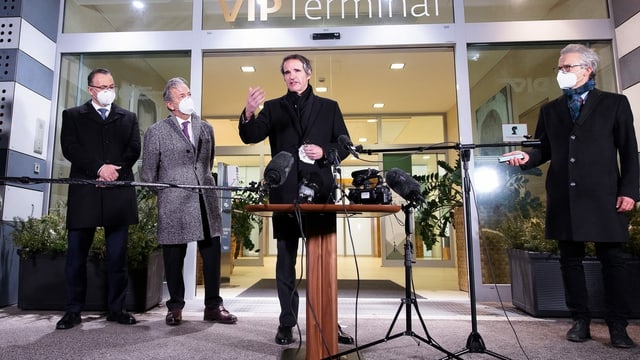 Rafael Grossi spricht am Flughafen von Wien. Rafael Grossi spricht am Flughafen von Wien.