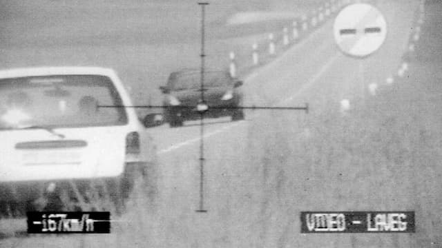 Die Kantonspolizei Aargau blitzte den jungen Mann mit massiv übersetzter Geschwindigkeit bei Unterbözberg. Die Kantonspolizei Aargau blitzte den jungen Mann mit massiv übersetzter Geschwindigkeit bei Unterbözberg.