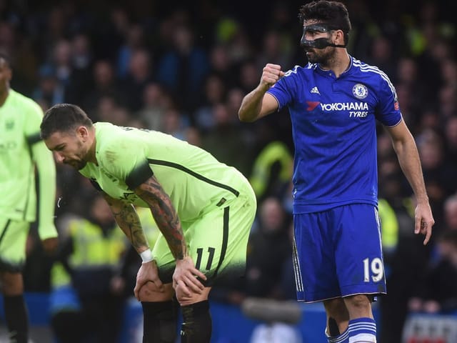 Maskenmann Diego Costa jubelt.