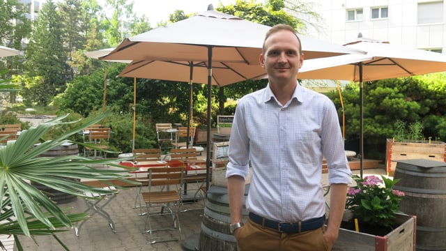 Robert Kneubühler auf der Terrasse des «Alpenblick» Robert Kneubühler auf der Terrasse des «Alpenblick»