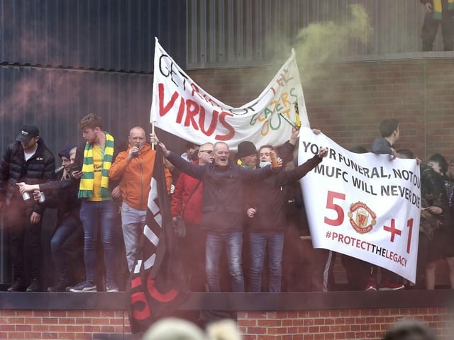 Fans protestieren in Manchester Fans protestieren in Manchester