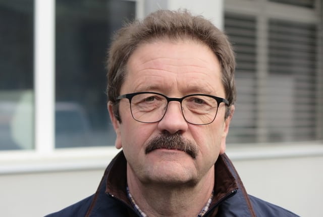 Ein Porträt eines Mannes mit Brille. Ein Porträt eines Mannes mit Brille.