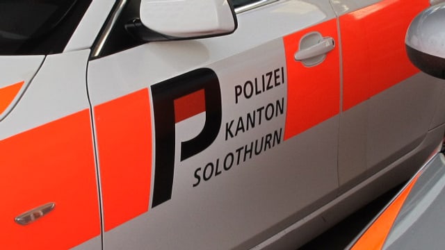 Fahrzeug der Kapo Solothurn mit Schriftzug. Fahrzeug der Kapo Solothurn mit Schriftzug.