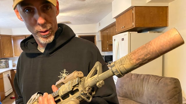 Christian Yingling mit Sturmgewehr. Christian Yingling mit Sturmgewehr.