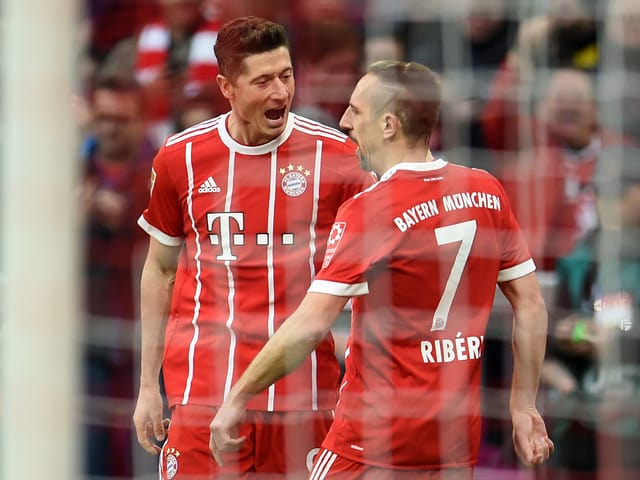 Lewandowski jubelt mit Ribery.